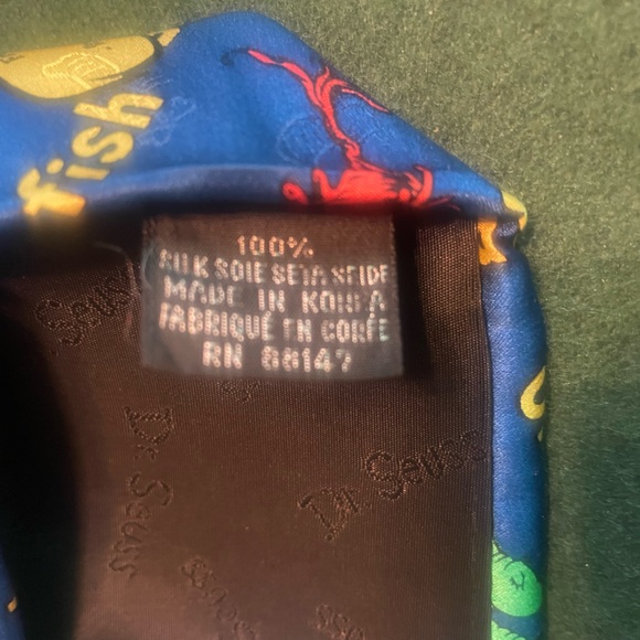 One Fish, Two Fish Necktie - Picture 4 of 4